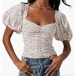ASTR The Label Floral Ruched Puff Sleeve Top in Cream Lavender Ditsy Medium